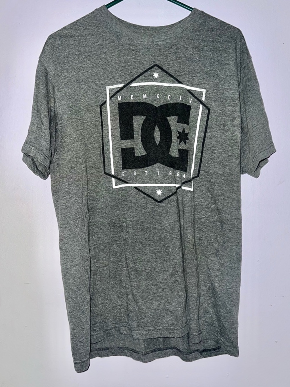 Vintage DC Shoes T-Shirt Mens X-Large Gray White Cotton Logo Graphic Print